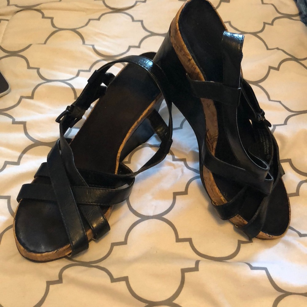 black wedges